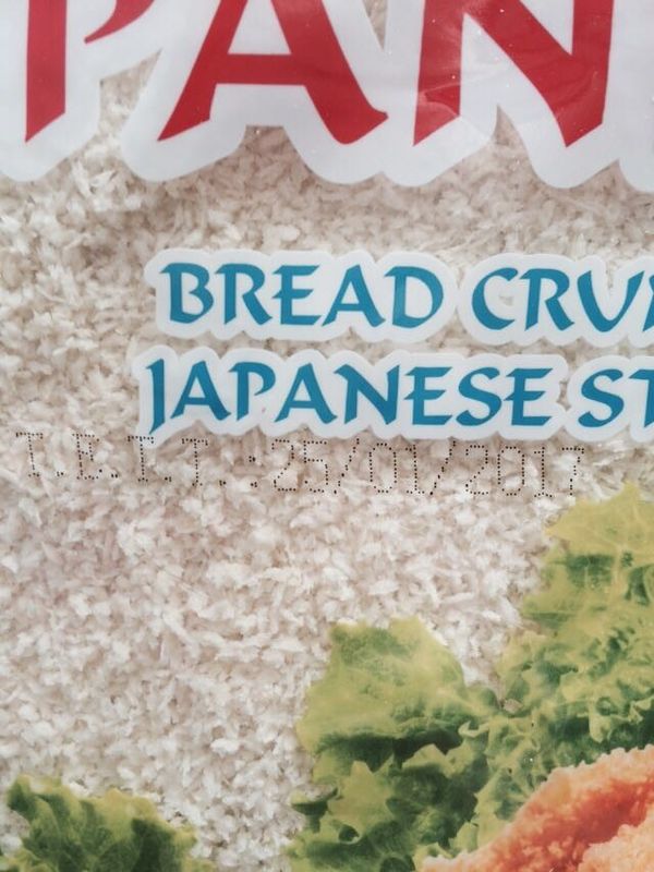 Pães ralados inteiros de Panko do trigo do estilo japonês para o alimento fritado, cor branca
