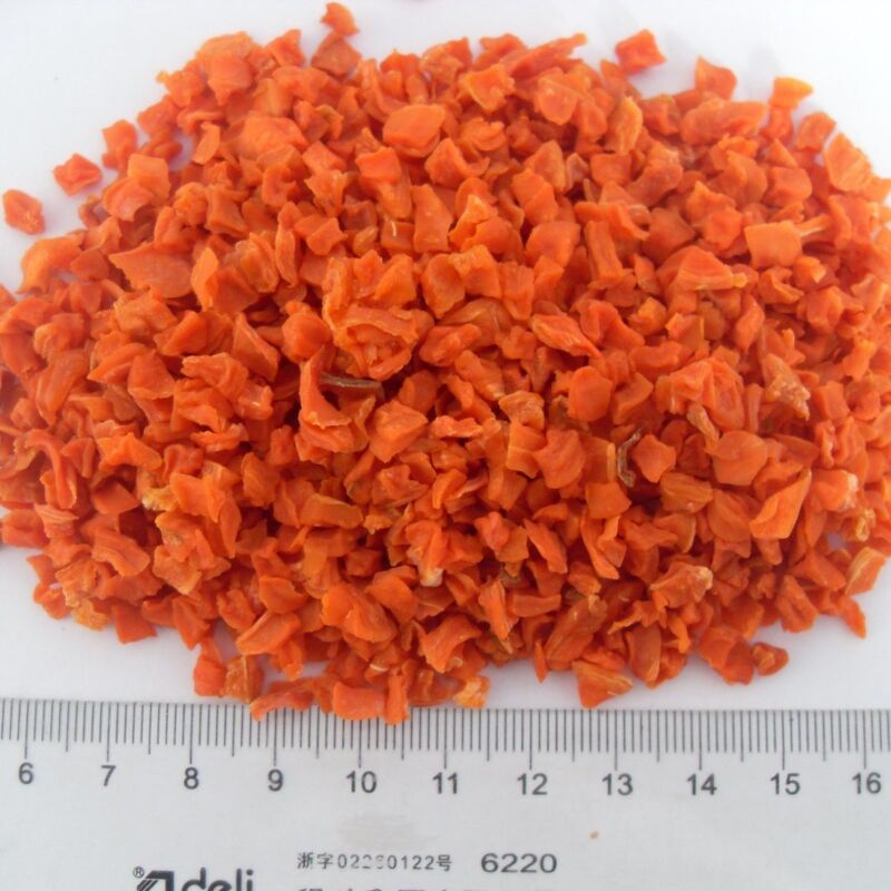Folhas de cenoura secas ao ar saudáveis e nutritivas ricas em beta-caroteno com reidratação rápida e tamanho 10*10*3mm