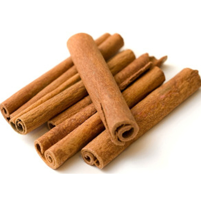 Vara de canela seca secada das ervas da especiaria para a cássia dos condimentos 8cm do alimento