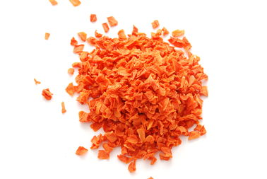 As microplaquetas alaranjadas do vegetal secado da cor 5x5mm/desidrataram os flocos vegetais