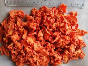 Cenoura desidratada 8% Chips Cool Place Storage da umidade 10*10*3mm HALAL